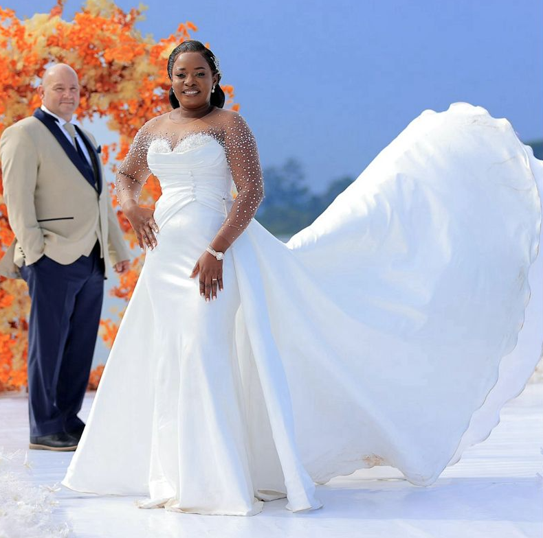 Plus Size Illusion Trumpet Wedding Dress Bride Mermaid Sheer Neck Long Sleeves Beaded Bridal Gowns For African Marriage With Detachable Train 0829