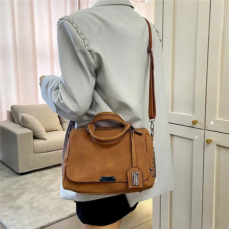 Frosted Retro Womens Crossbody Korean Version Rivet Handheld Large Capacity Texture Shoulder Bag For Women 240829