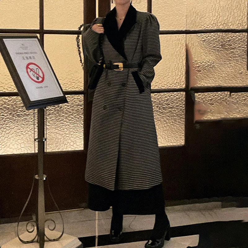 Vintage plain weave hit color wool coat womens belt ultra-thin coat autumn and winter coat double chest puff sleeve wool jacket 240828