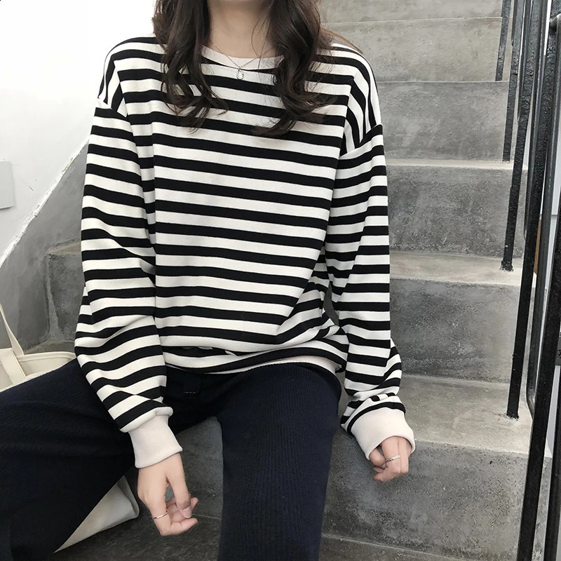 Korean boyfriend oversized casual hooded womens harajuku street retro striped patchwork sports shirt Oneck pulled thin top 240827