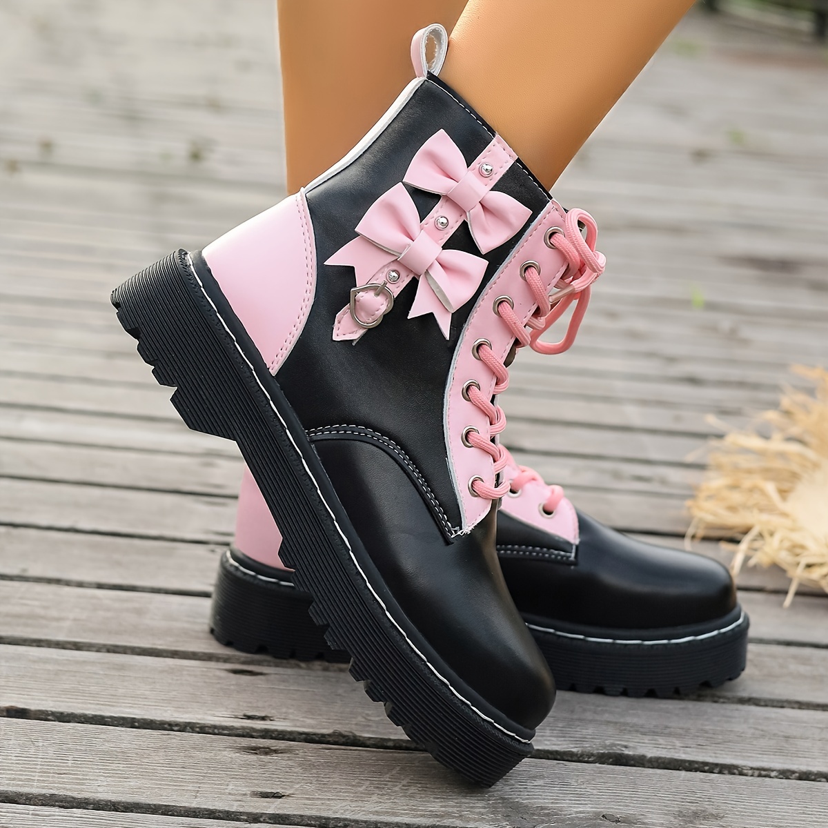 Y2K Style Women's Combat Boots with Heart Buckle Strap and Bowknot, Lace Up Ankle Boots for Fashionable and Comfortable Wear