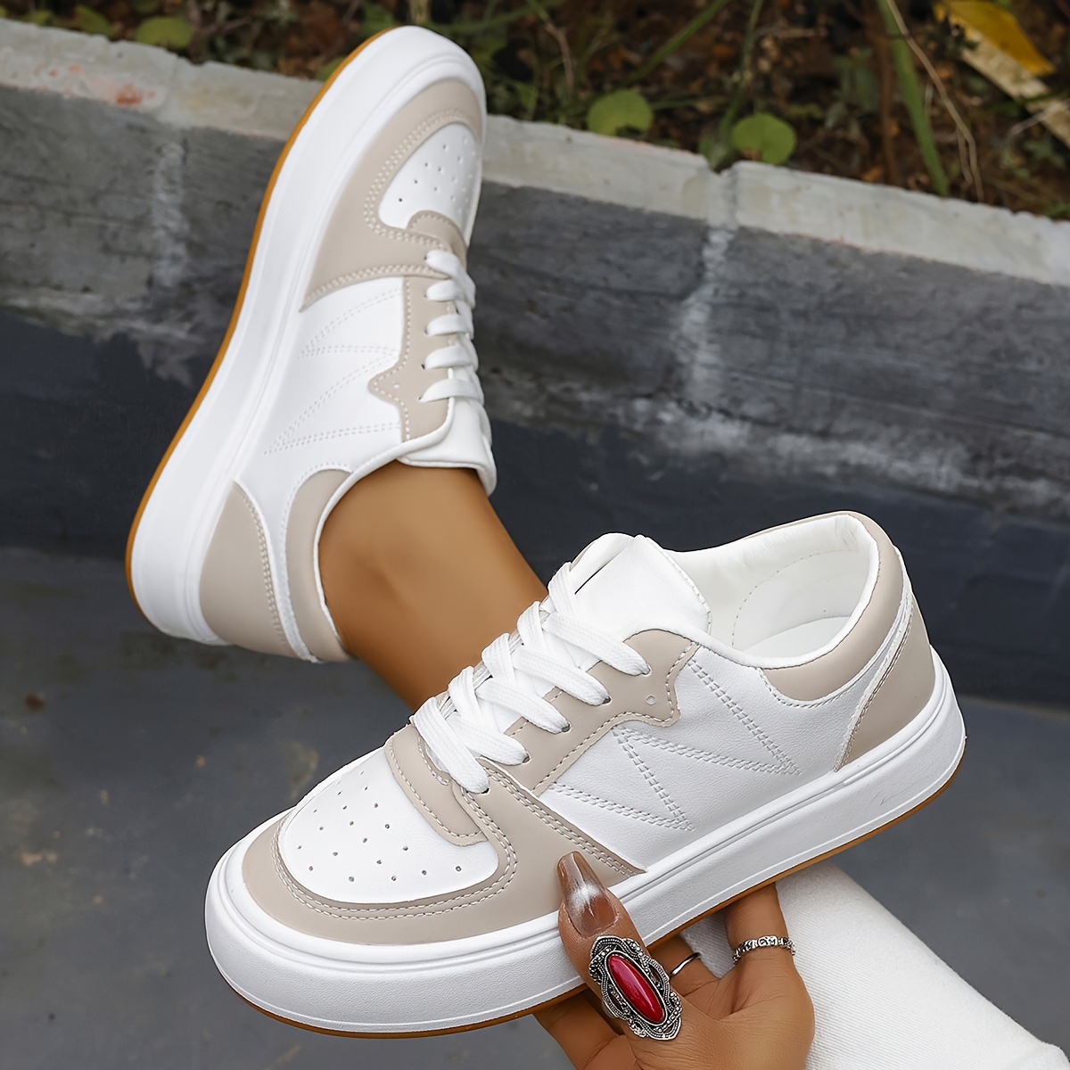 Stylish Women's Colorblock Sneakers with Soft Platform Sole and Versatile Low-top Design