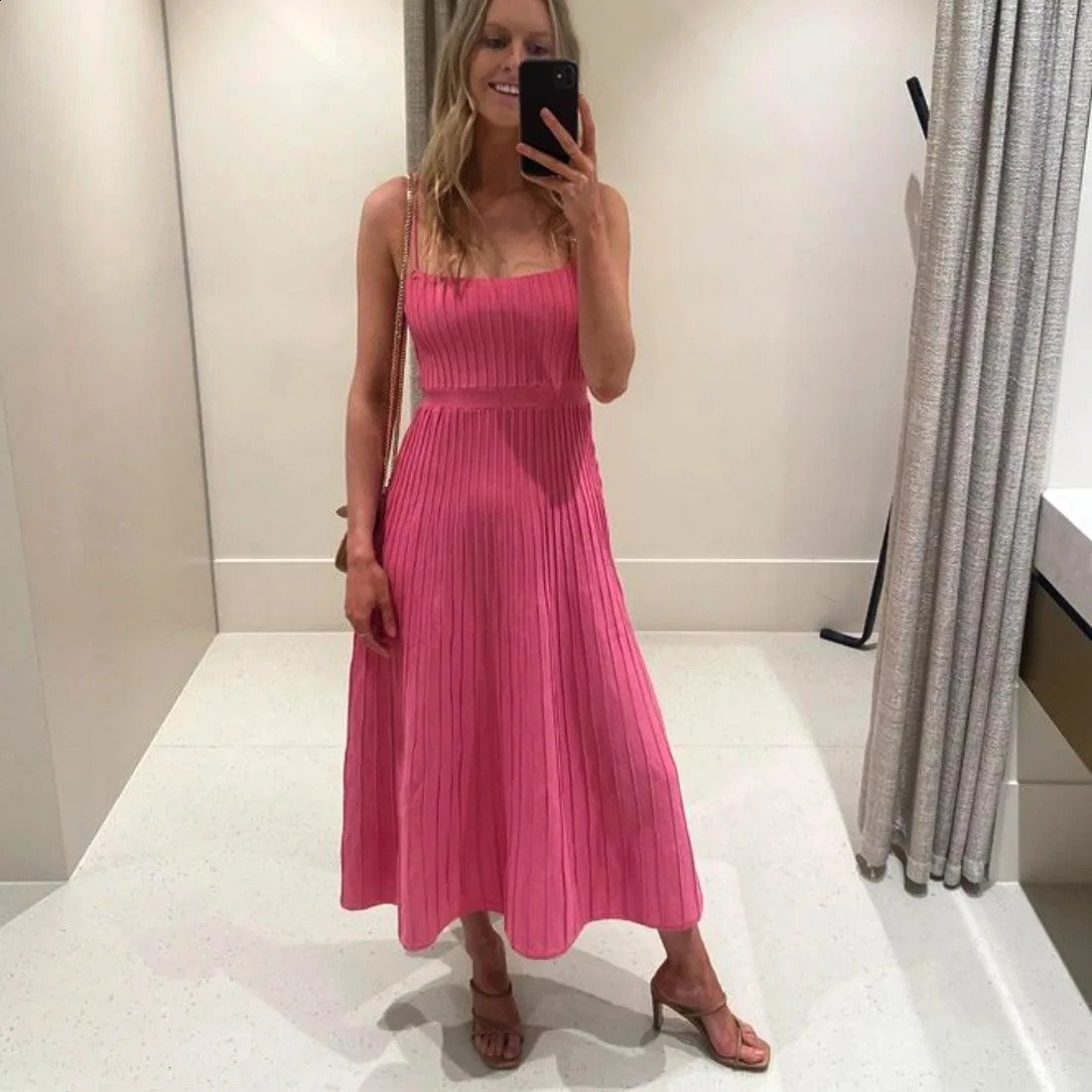 Knitted Pleated Long Dress High Waist Midi Sling Dress Elegant Sleeveless Yellow Dress Women Streetwear Black Bodycon Dress 240828