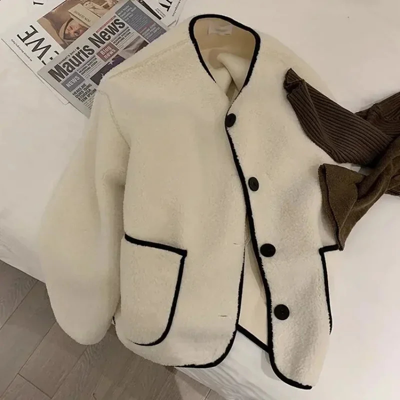 Womens coat wool long sleeved coat lapel womens jacket khaki autumn winter short sleeved wool top 240828