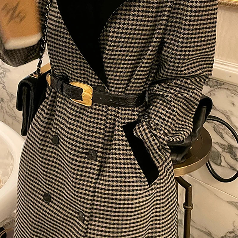 Vintage plain weave hit color wool coat womens belt ultra-thin coat autumn and winter coat double chest puff sleeve wool jacket 240828