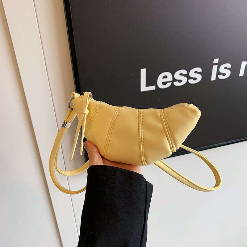 Niche design, high-end mini cowhorn bag in 2024, new exquisite hand-held strap, zero wallet for women