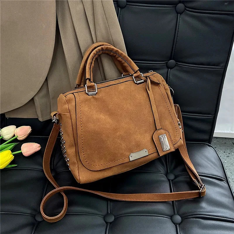 Frosted Retro Womens Crossbody Korean Version Rivet Handheld Large Capacity Texture Shoulder Bag For Women 240829