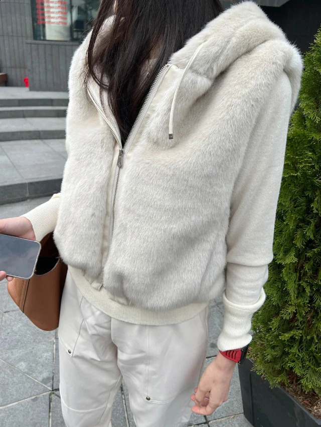 Korean style female student hooded fur coat sleeveless casual zipper flying faux vest with hat young womens leather jacket 240829