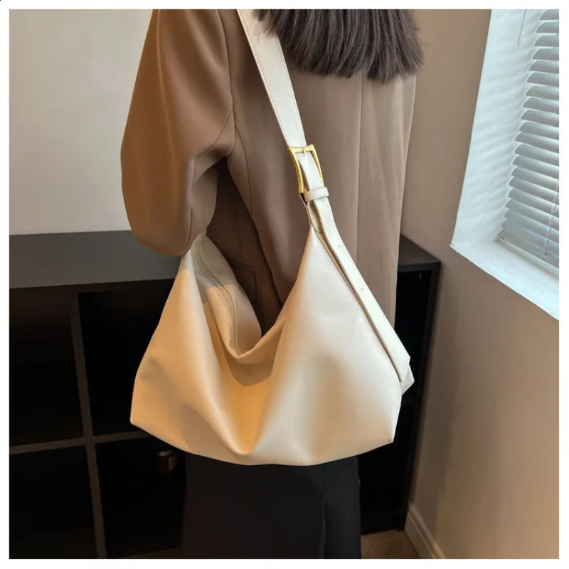 Soft Collapse Minimalist Versatile Travel Bag Womens Shoulder Bag Large Trendy Womens Large Capacity Crossbody Bag 240829