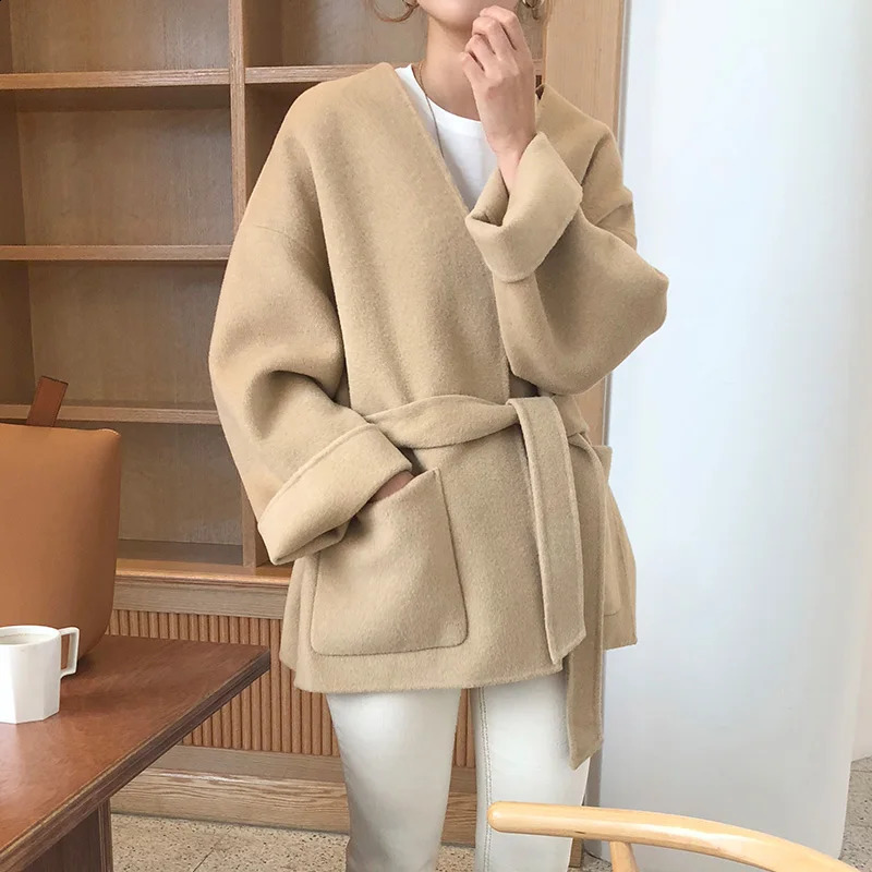 Fashion khaki wool jacket womens spaghetti winter V-neck retro thick blend jacket womens oversized pocket set street 240828