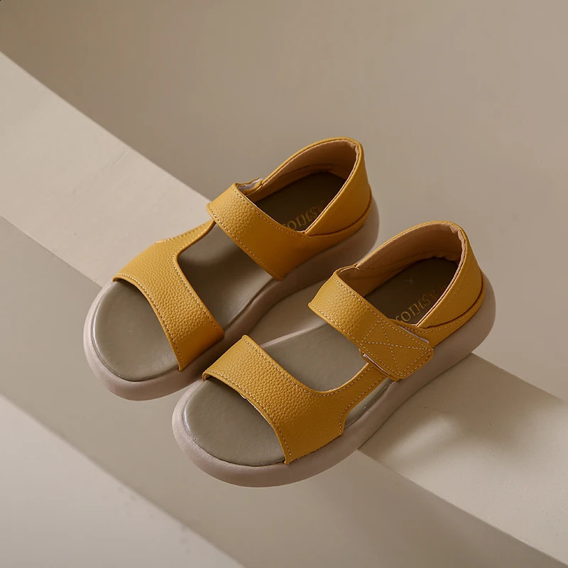 2024 Summer Flat Bottom Round Toe Sandals Casual Two Wear Beach Women Retro Comfortable Student Sandals 240827