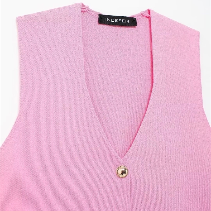 Womens pink knitted vest sleeveless knitted top V-neck single chest three gold buttons summer trend 240828