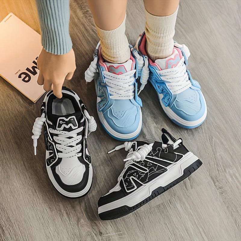 Trendy Women's Colorblock Sneakers with Platform and Lace-Up Design - Perfect for Casual and Sporty Outfits