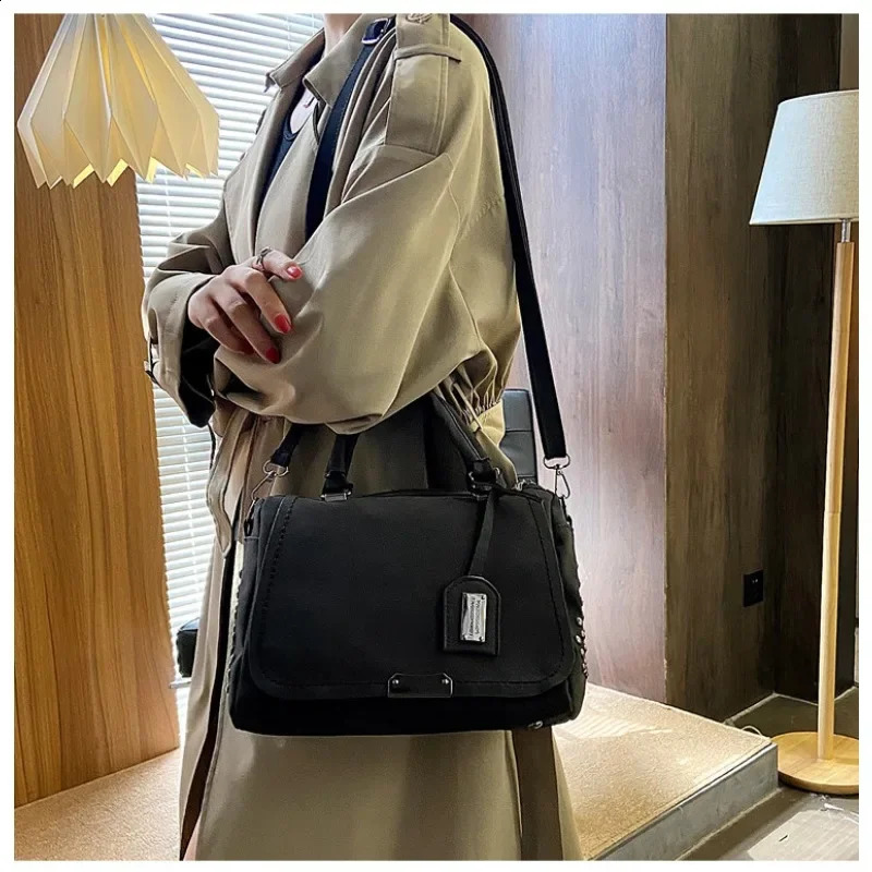 Frosted Retro Womens Crossbody Korean Version Rivet Handheld Large Capacity Texture Shoulder Bag For Women 240829