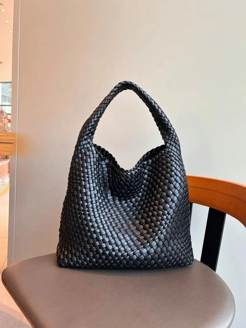 3 Shoulder Bags Style Handbag Fashionable And Stylish Niche Design Woven Bucket Bag One-shoulder Underarm Simple Retro 4