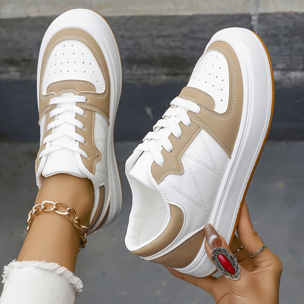 Stylish Women's Colorblock Sneakers with Soft Platform Sole and Versatile Low-top Design