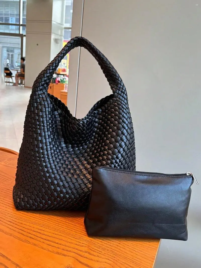 3 Shoulder Bags Style Handbag Fashionable And Stylish Niche Design Woven Bucket Bag One-shoulder Underarm Simple Retro 4