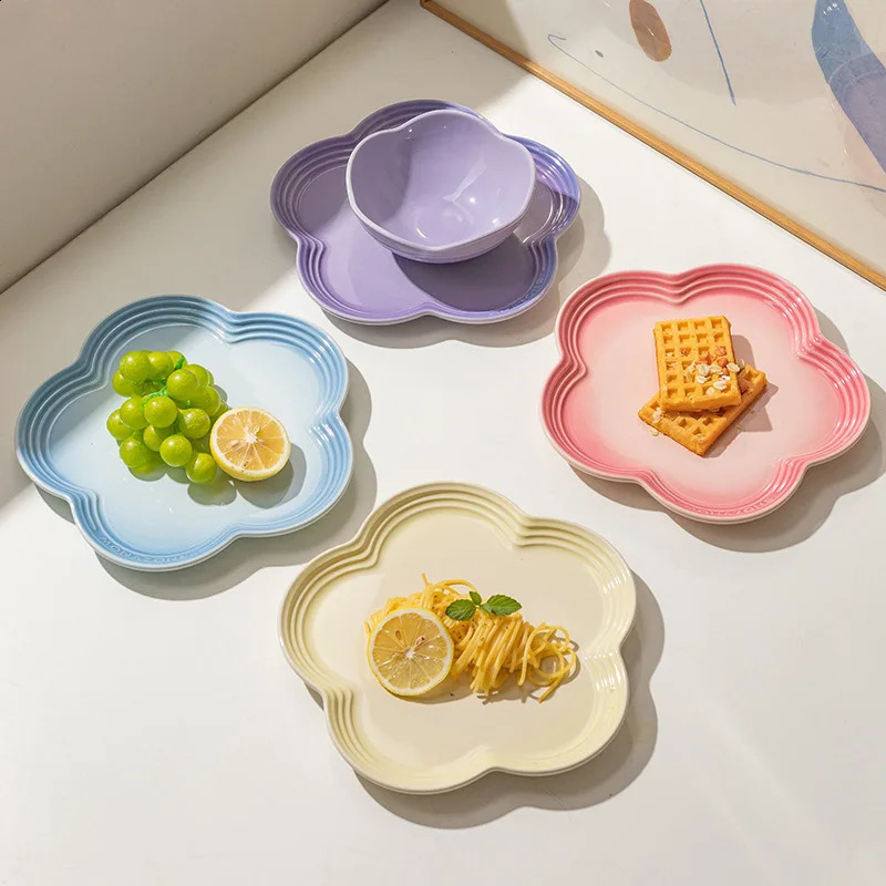 14cm Irregular Ceramic Flower Shaped Dinner Plate Sauce Pet Plate Thickened Household Breakfast Cake Plate Fruit Storage Trays 240828