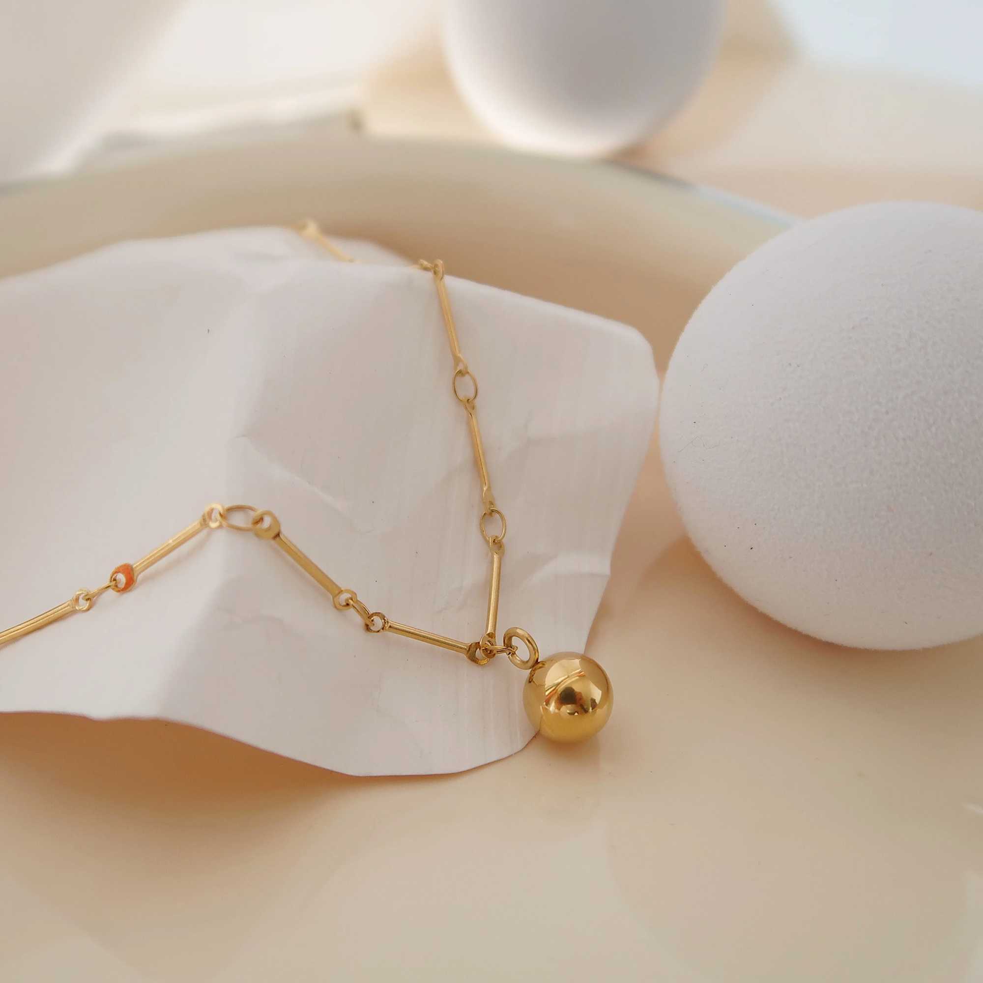 Stainless steel Exquisite geometric circular pendant necklace suitable for women high quality fashionable chain charm jewelry gift waterproof W240828