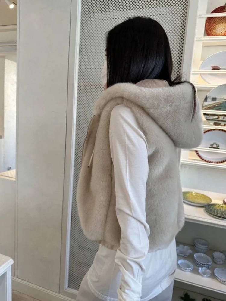 Korean style female student hooded fur coat sleeveless casual zipper flying faux vest with hat young womens leather jacket 240829
