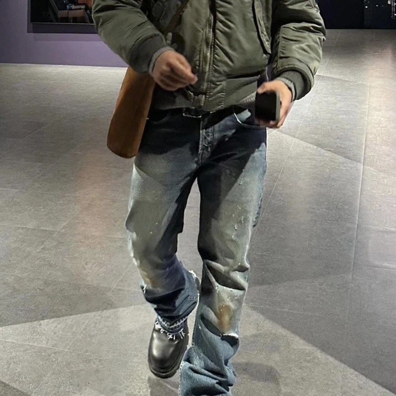 Irregular Feet Hole Ripped Distressed Blue Jeans Pants for Men and Women High Street Washed Frayed Casual Baggy Denim Trousers 240826Z