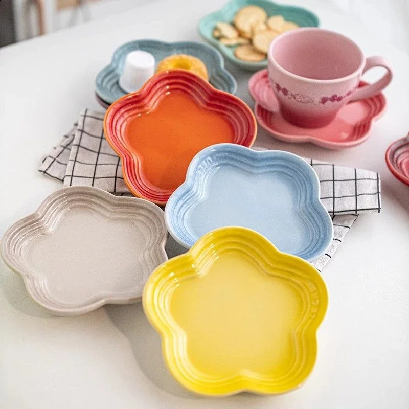 14cm Irregular Ceramic Flower Shaped Dinner Plate Sauce Pet Plate Thickened Household Breakfast Cake Plate Fruit Storage Trays 240828