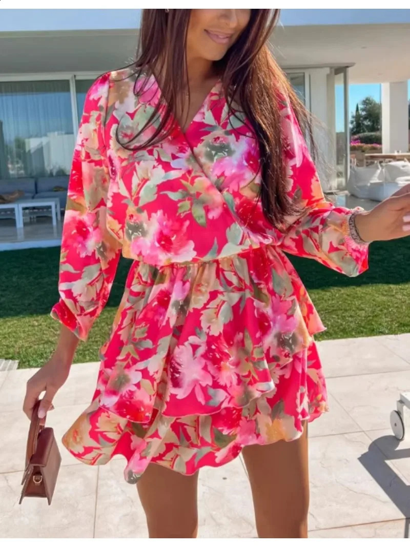 Womens fashionable printed short sleeved Vneck long slim fit waist and Aline casual summer wear 240828