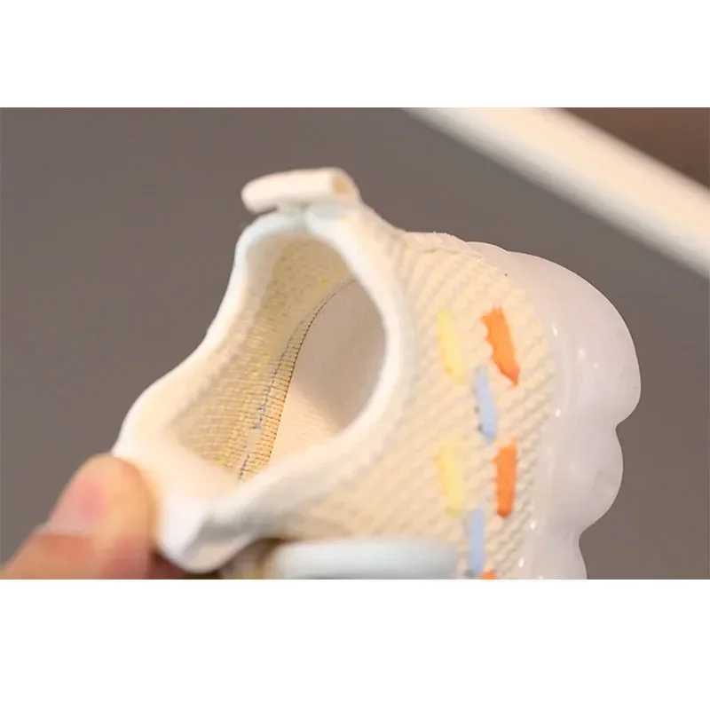 Fashion Childrens Luminous Sneakers LED Flashing Shoes for Girls Baby Casual Shoes Spring Autumn Hot Sale Toddler Sports Shoes W250318