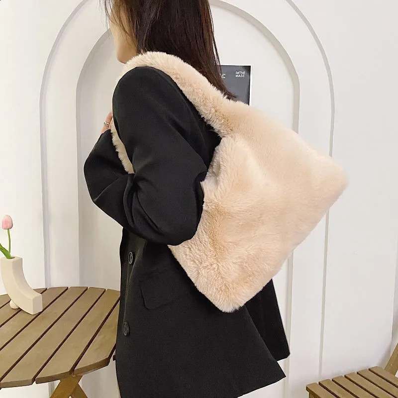 Fashionable womens faux fur handbag zipper solid color underwear shoulder bag fashionable winter autumn soft fluffy plush 240828