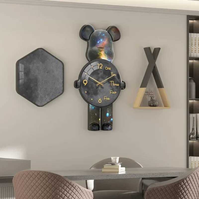 Vintage bear wall clock unique violent bear watch fashionable silent wall clock luxurious living room decoration indoor wall clockX240829