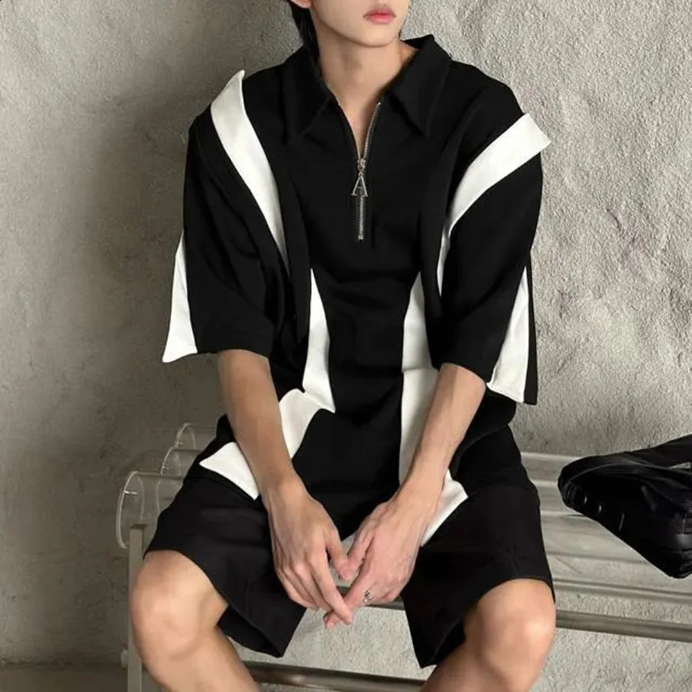 Mens polo shirt Y2k black and white contrast half zipper Tshirt fashionable casual personalized street clothing fully matched top mens 240828