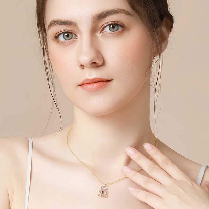 Sparkling cute bear pendant necklace suitable for women gold titanium stainless steel necklace chain link womens jewelry gift W240828
