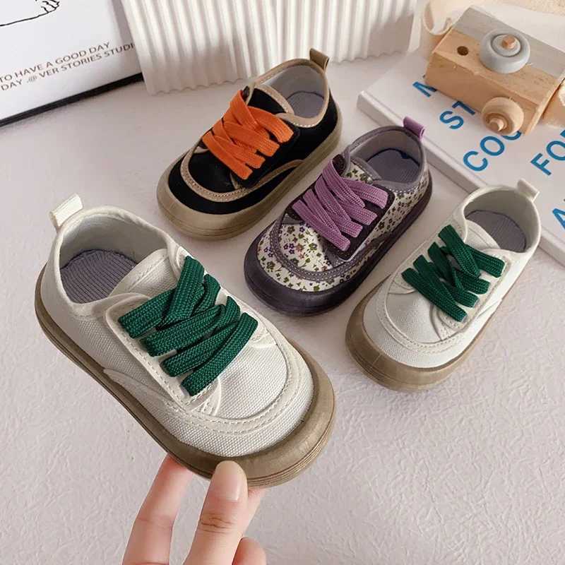 Girls floral printed canvas shoes lace soft childrens casual shoes fashionable childrens sports shoes spring French style 2024 new W250318