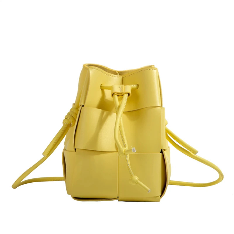 Cassett Weave Bucket Bags bag Woven Small Purse Drawstring Shoulder Cross Bags Female er 240829