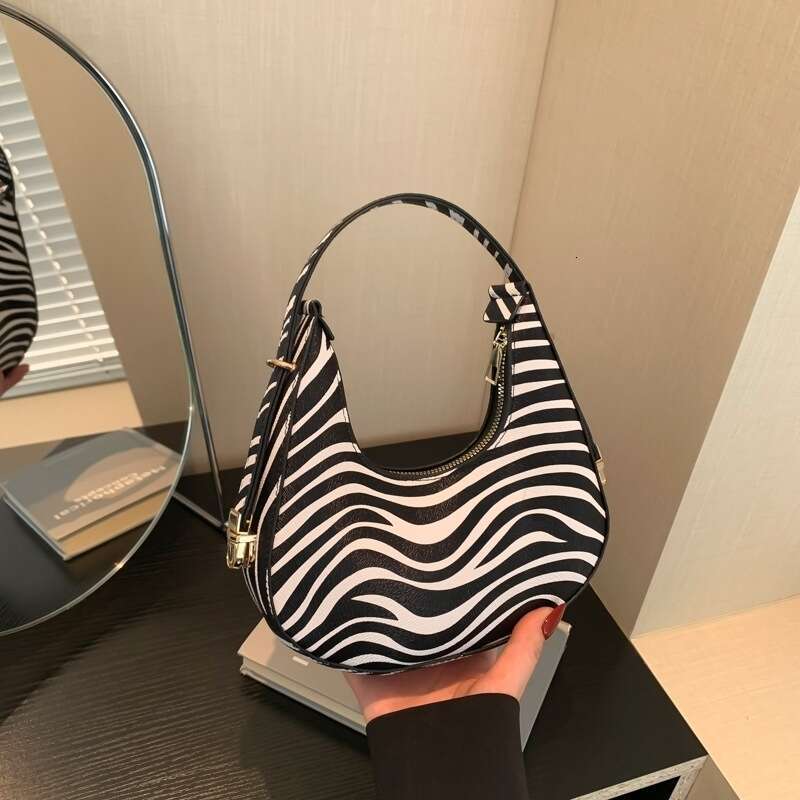 Design Versatile Niche Ins Single-Shoulder Underarm Dumpg Bun Handbag for Women 4