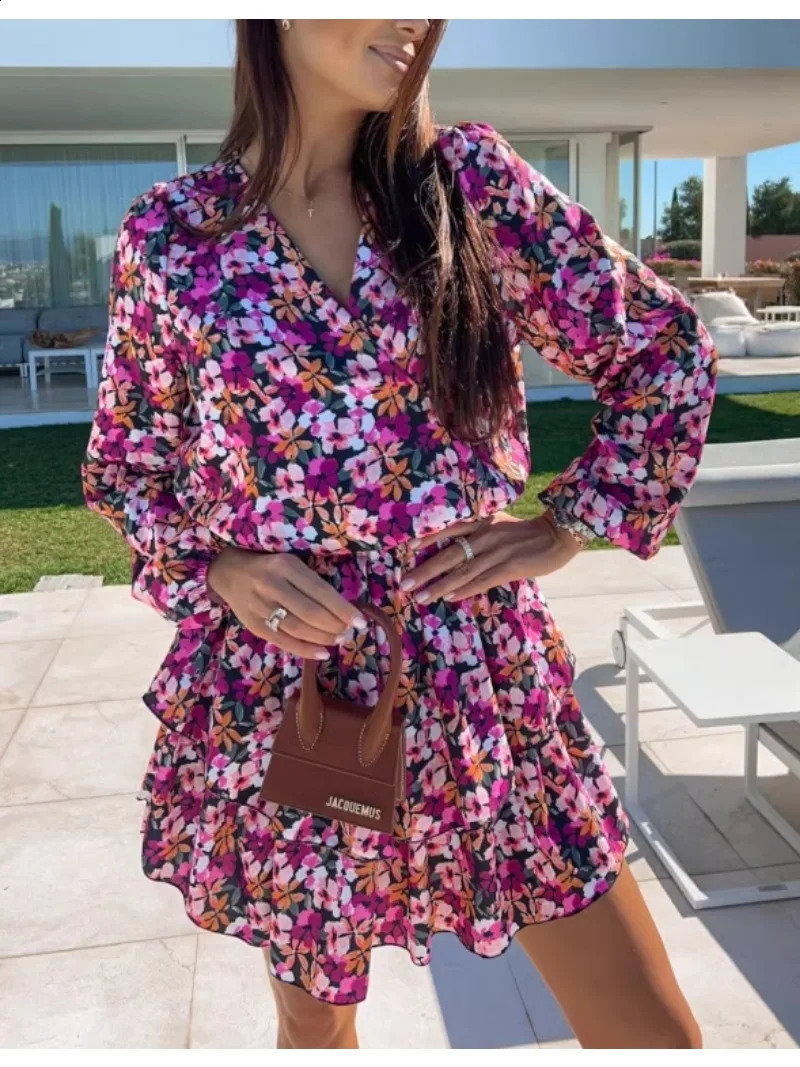 Womens fashionable printed short sleeved Vneck long slim fit waist and Aline casual summer wear 240828