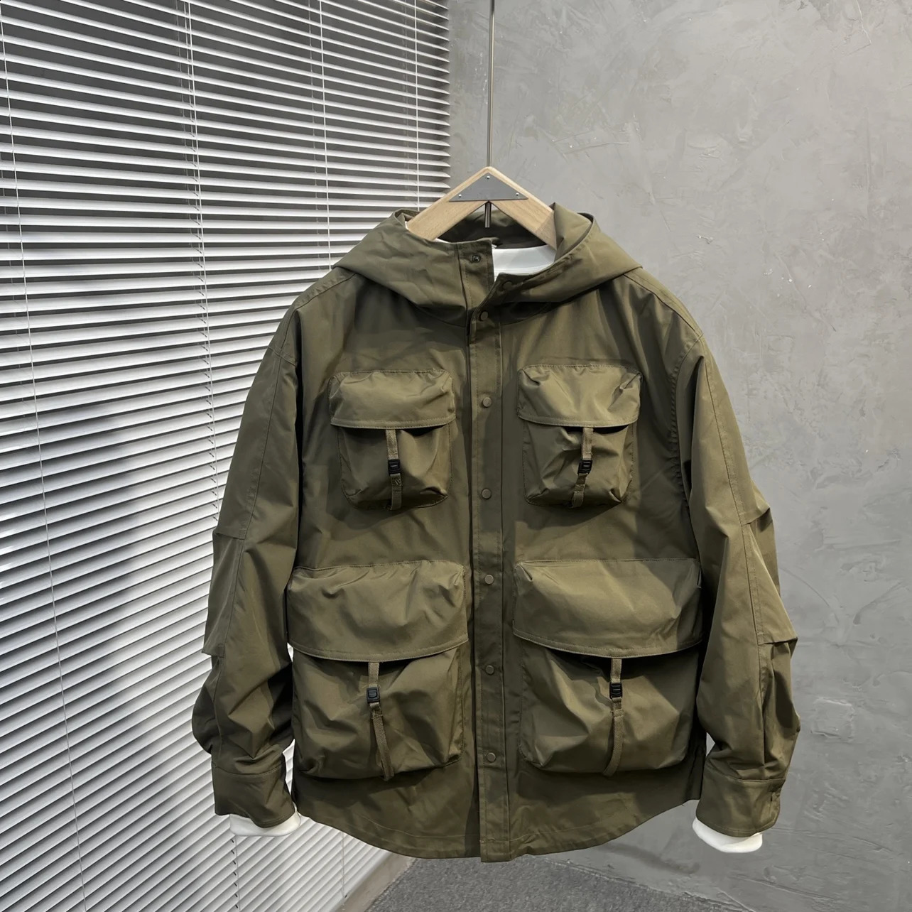 Mountain Series Outdoor Multi-Pocket Hooded Cargo Jackets Japanese Streetwear Waterproof Coat Harajuku Casual Tops Men I02 240828
