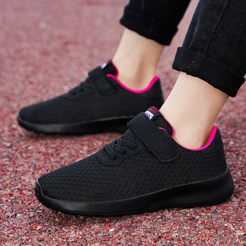 Boys running shoes lightweight breathable girls sports shoes seasonal outdoor childrens black mesh sports shoes casual shoes W250318