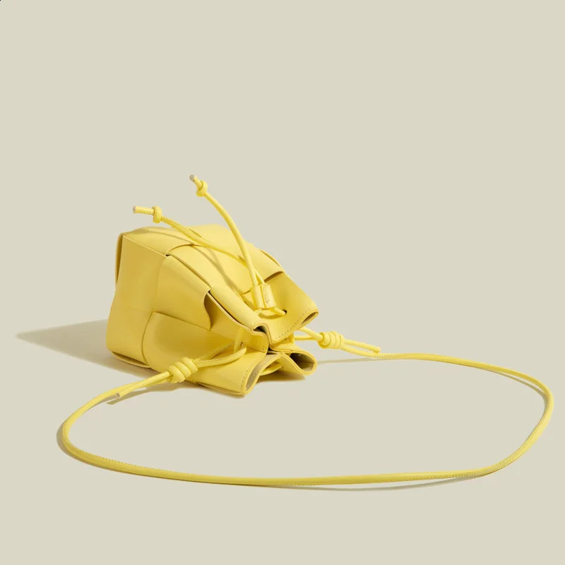Cassett Weave Bucket Bags bag Woven Small Purse Drawstring Shoulder Cross Bags Female er 240829
