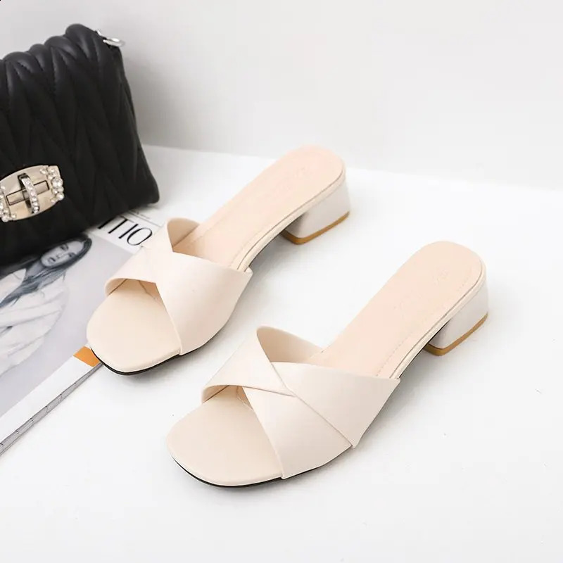 2024Summer Fashion Open Toe Solid Color Simple Leather Surface Candy Color Large Slippers Square Heel Shoes Women 240827