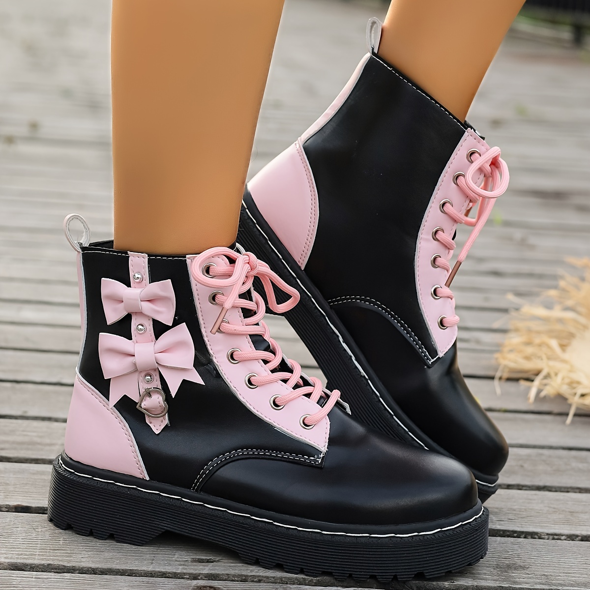Y2K Style Women's Combat Boots with Heart Buckle Strap and Bowknot, Lace Up Ankle Boots for Fashionable and Comfortable Wear