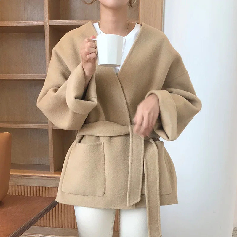 Fashion khaki wool jacket womens spaghetti winter V-neck retro thick blend jacket womens oversized pocket set street 240828