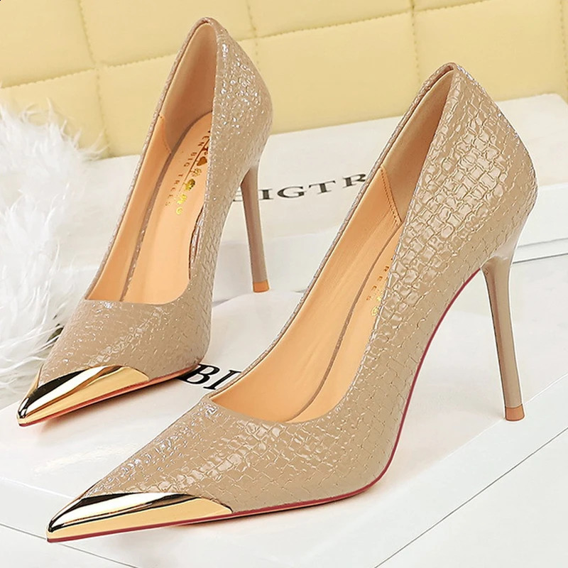 Retro High Heels Snake Pattern Patent Leather Womens Pump Fine High Heels Sneakers Sexy Party Shoes Metal Tip Womens High Heels 240827
