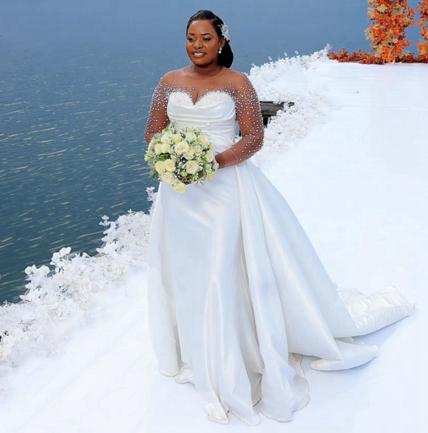 Plus Size Illusion Trumpet Wedding Dress Bride Mermaid Sheer Neck Long Sleeves Beaded Bridal Gowns For African Marriage With Detachable Train 0829