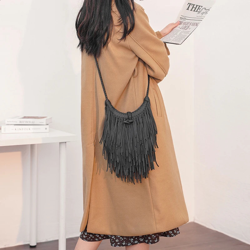 Double-Sided Tassel Women Crossbody Bags vintage Soft PU Leather female Shoulder Bag manual Weave messenger Sling bag 240829