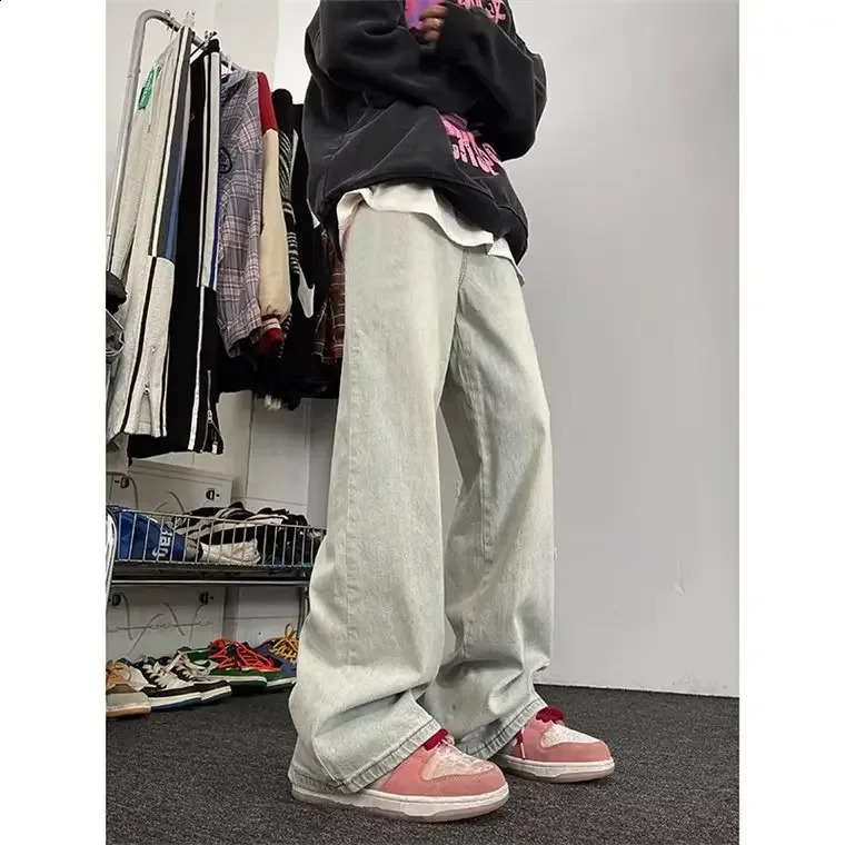Street Style Ins Letter Flocking Embroidered Mens Straight Leg Jeans Retro Distressed Light Tone Wide Leg Trousers 240829