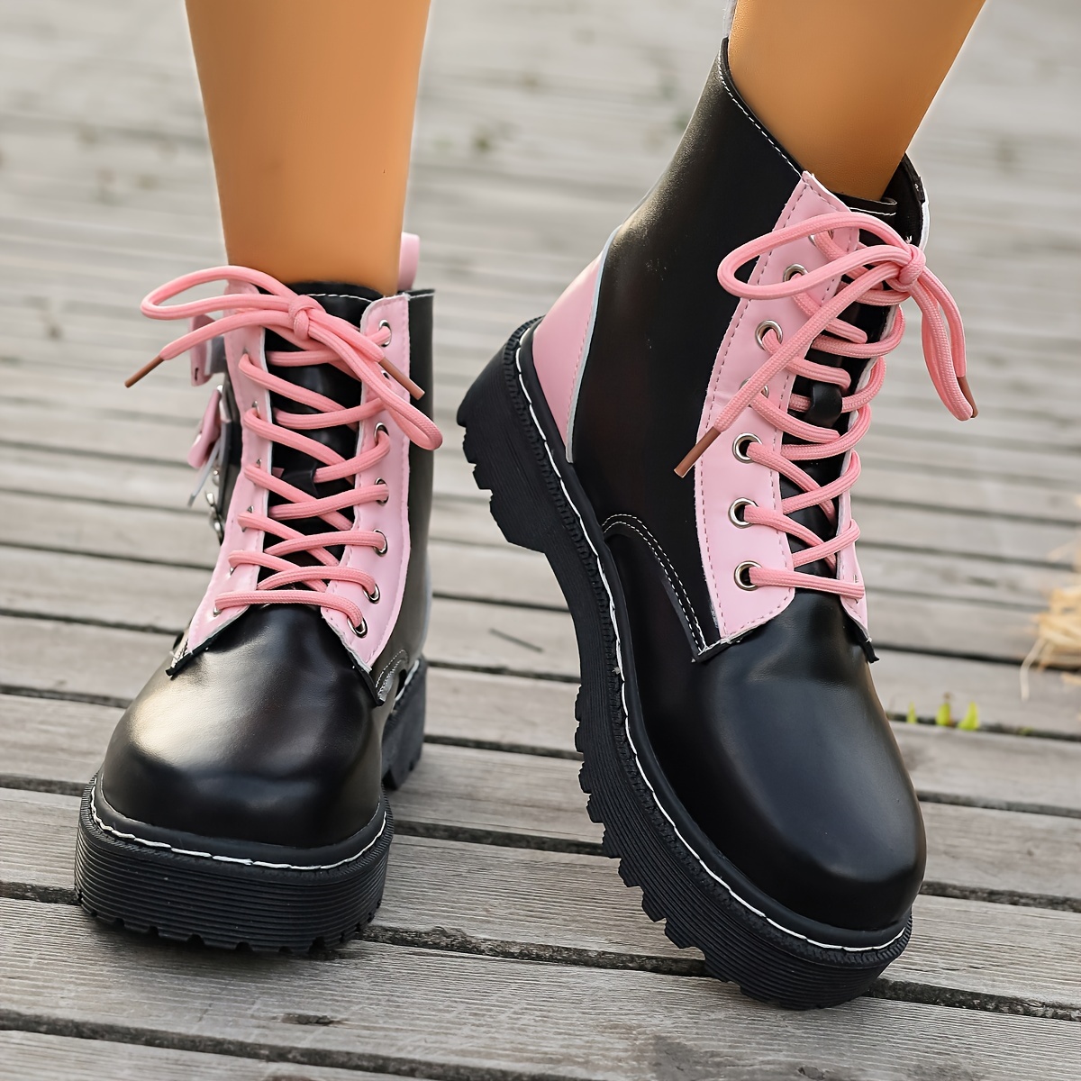 Y2K Style Women's Combat Boots with Heart Buckle Strap and Bowknot, Lace Up Ankle Boots for Fashionable and Comfortable Wear