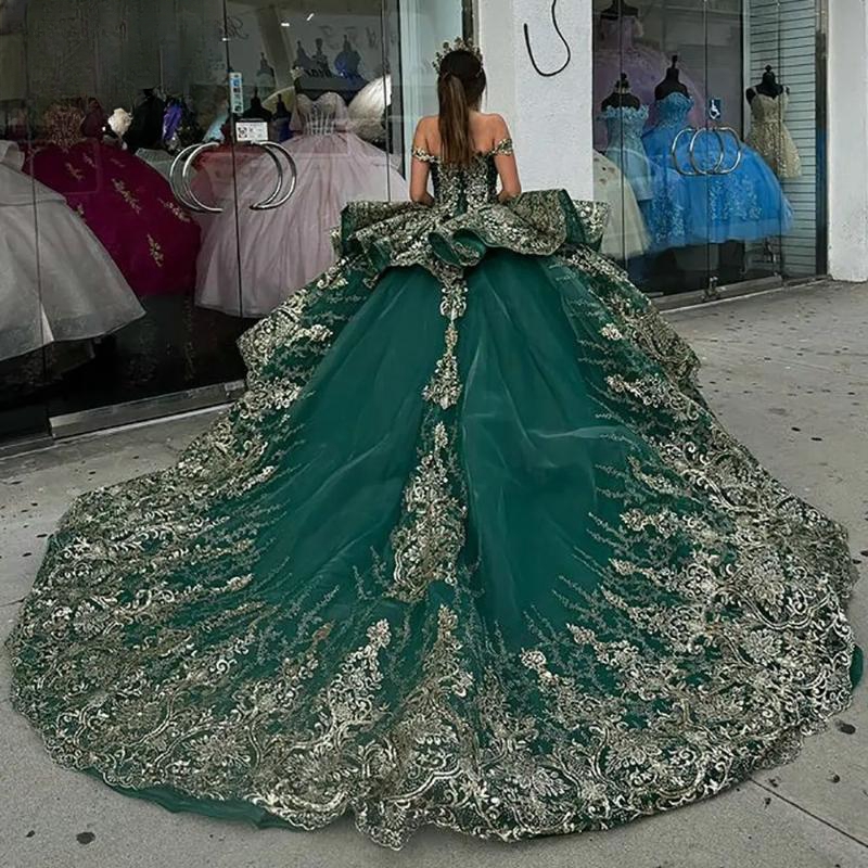 Emerald Green Off The Shoulder Ruffles Ball Gown Quinceanera Dresses Gold Appliques Lace Crystal Beading Vestidos De 15 Anos Sweet 16 Dress