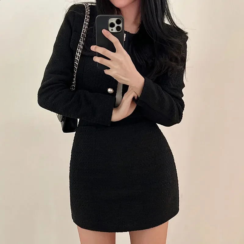 Women Tweed 2 Two Piece Sets Long Sleeve Pearl Buttons Short Jacket and A-line Mini Skirt Set Fall Winter Women Outfits 240828