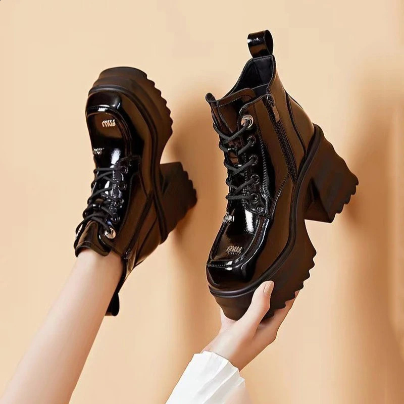 Punk Style Thick Bottomed Platform Boots For Women Fashionable High Top European American Fashion Leather Black Ankle Boots 240830